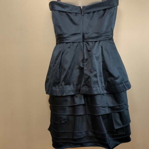 BCBG Maxazria Navy Blue Layered Mini  Strapless Dress , Size 02 - Picture 3 of 8